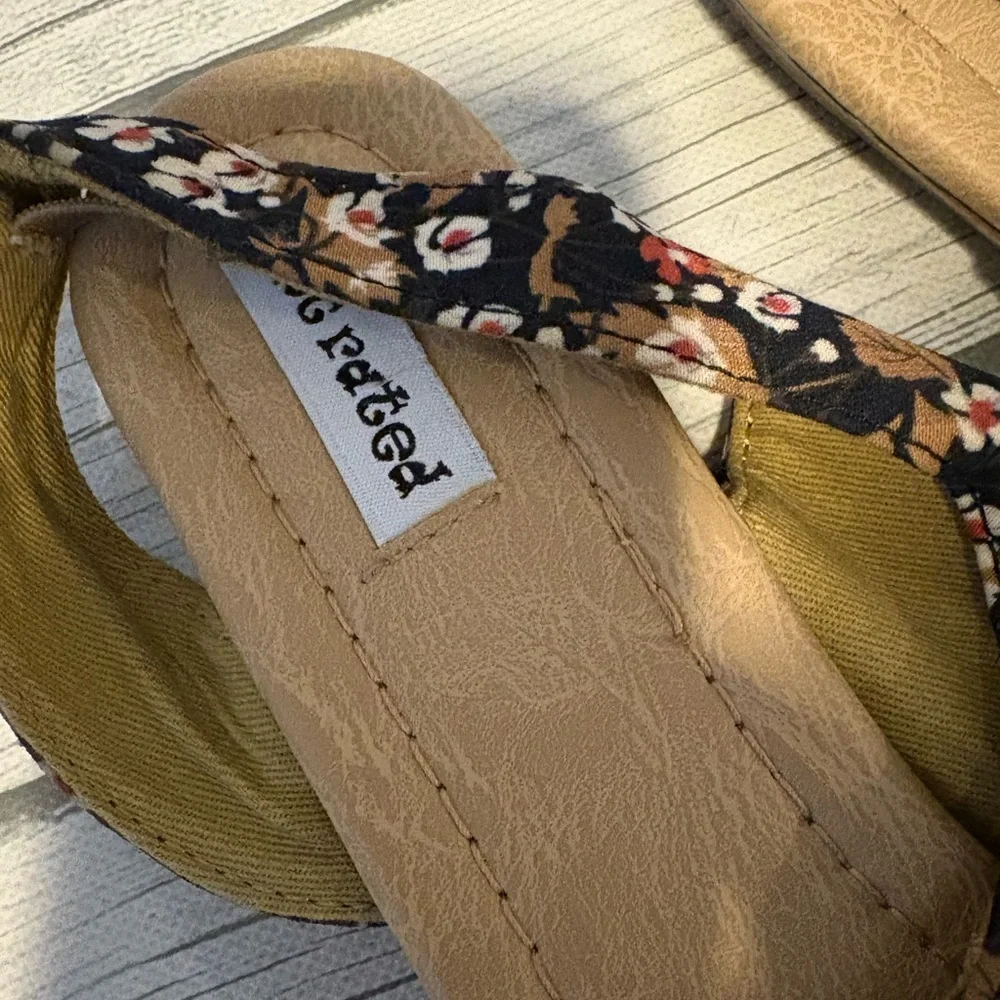 Not Rated Women's Floral Sandals - Black and Tan